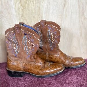 Ariat women’s Brown Embroidered Fatbaby western leather boots